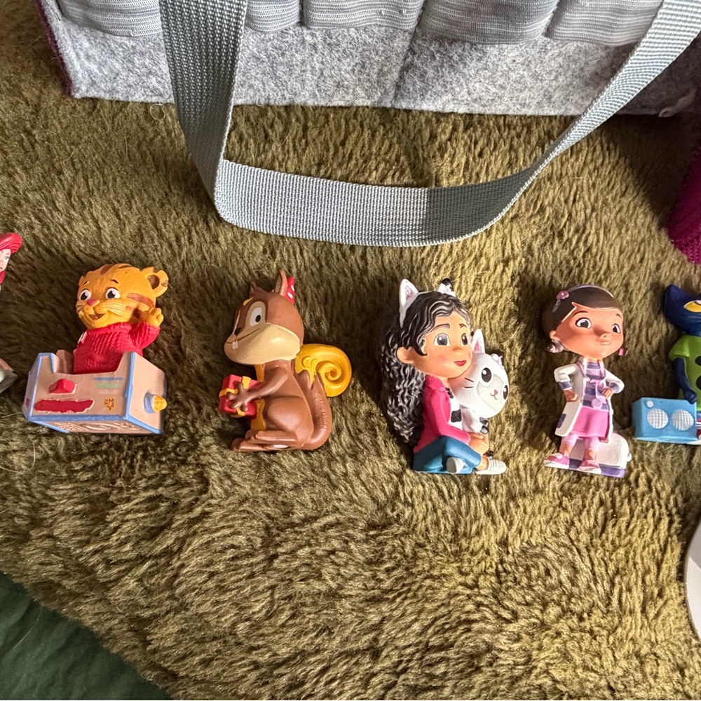 Tonies Storyteller with Purple / Gray Storage Tote and Characters - Picture 2 of 3